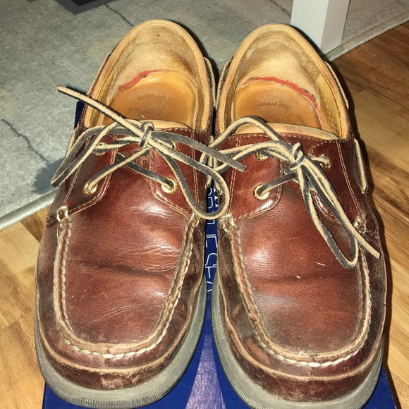 Sperry Gold Cup boat shoes with gold eyelets - Picture 2 of 3